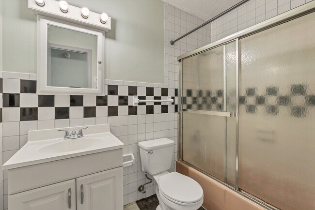 Building Photo - 8848 W Simpson Rd