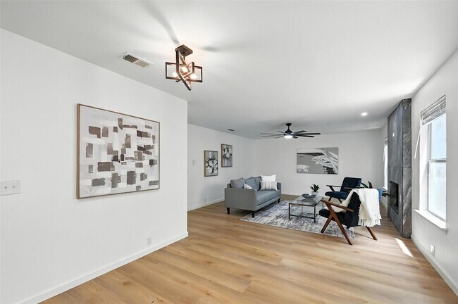 Building Photo - 6218 Everglade Rd