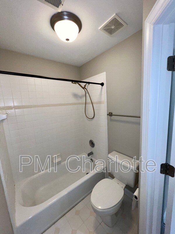 Building Photo - 4432 Shannamara Dr