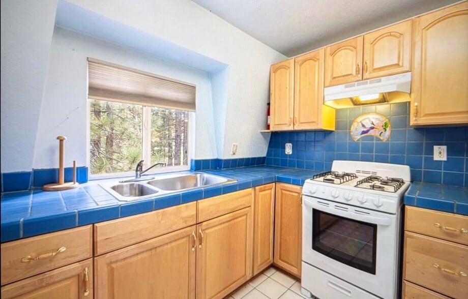 Building Photo - 542 Cottage Ln