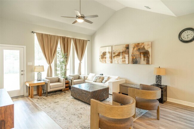 Building Photo - 29023 Laurel Grove Ln