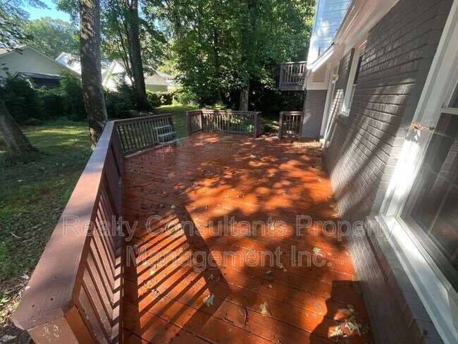 Building Photo - 1015 Bridgewater Dr