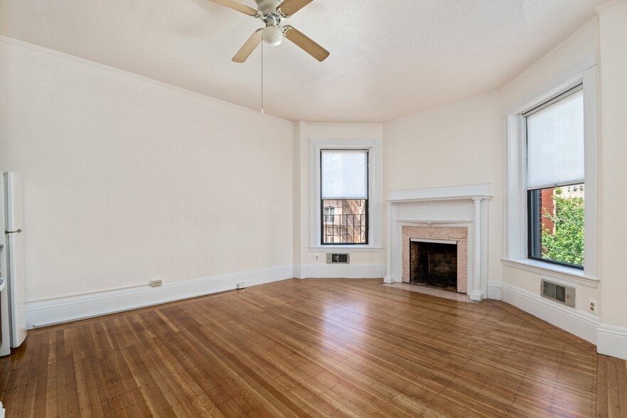 Building Photo - 9 Buswell St