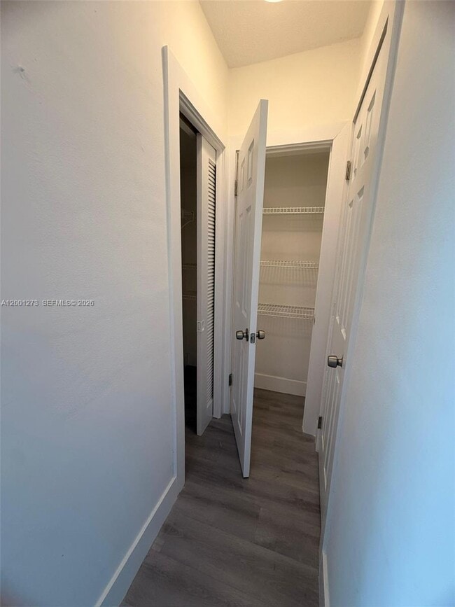 Building Photo - 20111 NE 27th Ct