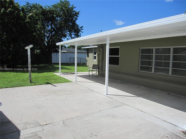 Building Photo - 3151 SW 37th Terrace