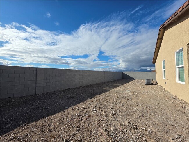 Building Photo - 2560 View Way