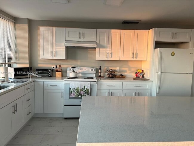 Building Photo - 1500 Presidential Way