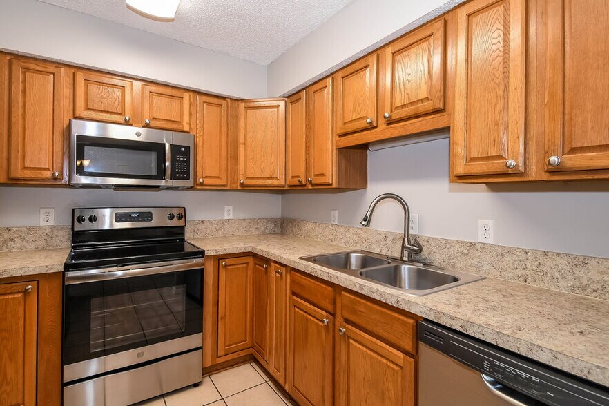 Building Photo - 9613 Villiers Dr N