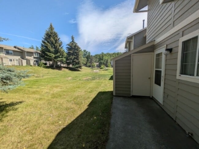 Building Photo - 2805 Lowridge Ct