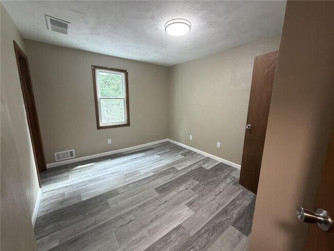 Building Photo - 254 Bailies Run Rd