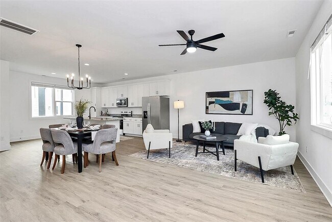 Building Photo - 206 Nelson Ave