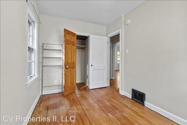 Building Photo - 4 br, 2 bath House - 1901 Iowa Street