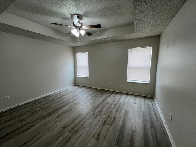 Building Photo - 609 Marigold Ave