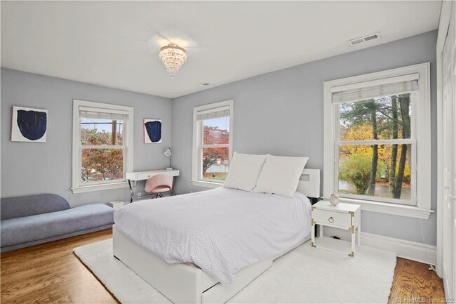 Building Photo - 1939 Bronson Rd