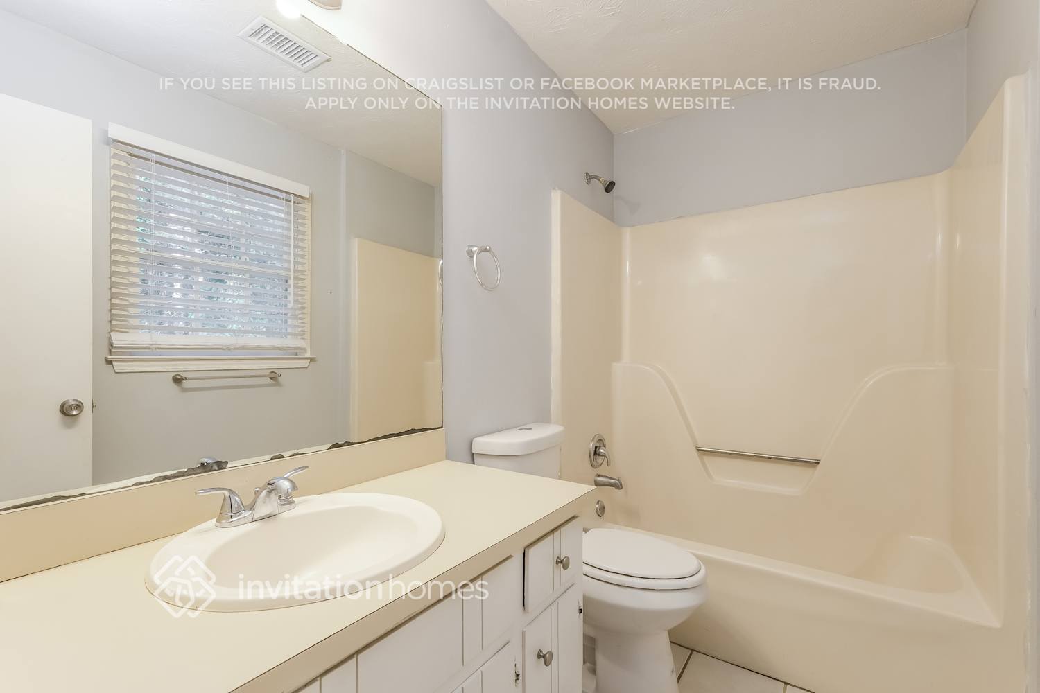 Building Photo - 1002 Providence Way