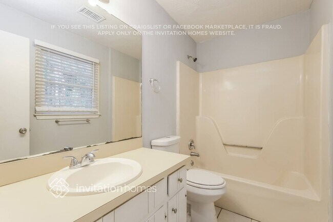 Building Photo - 1002 Providence Way