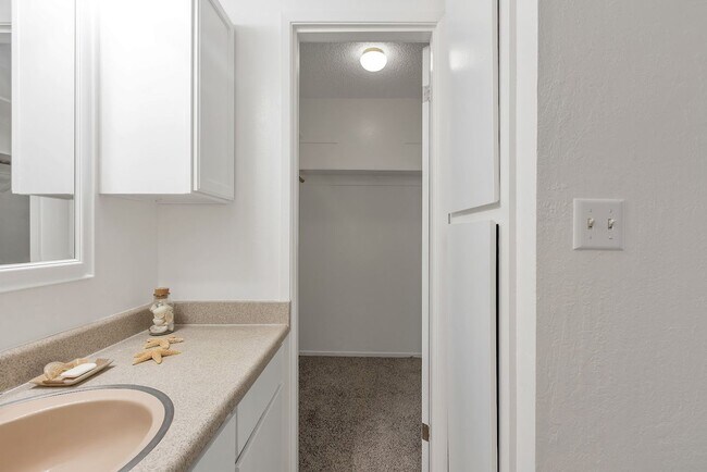 Building Photo - 955 Shorepoint Ct