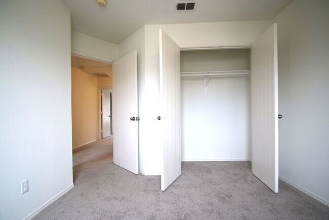 Building Photo - Upgraded 3BR Home | Granite Kitchen, High Ceilings & Gated Backyard | Minutes to Downtown Fort Worth