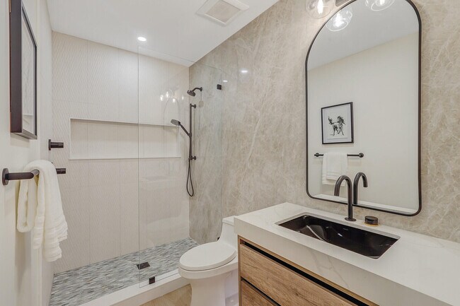 Building Photo - 2735 Polo Island Dr