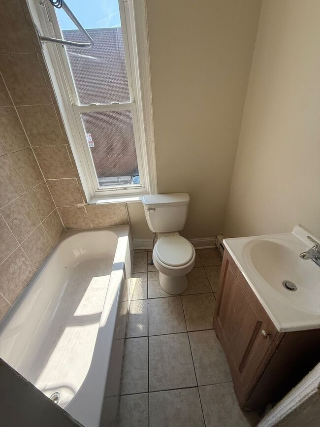 Building Photo - 3 BED 1.5 BATH HOME FOR RENT.