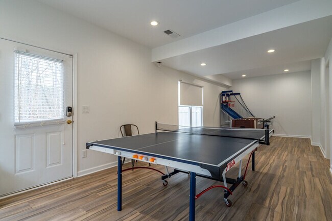 Building Photo - 350 Park Creek Ridge