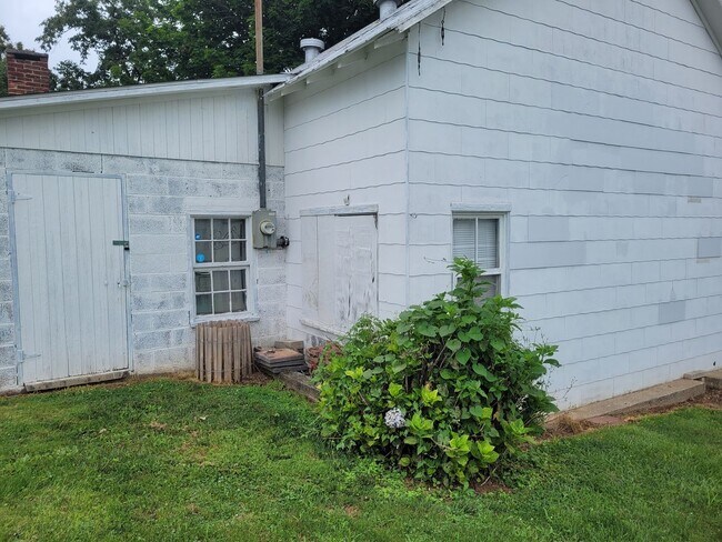 Building Photo - Large Garage in Palmyra/Campbelltown