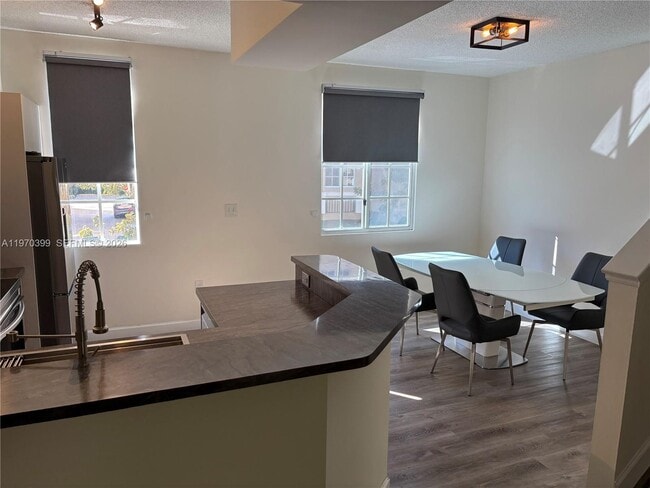 Building Photo - 2981 NE 185th St