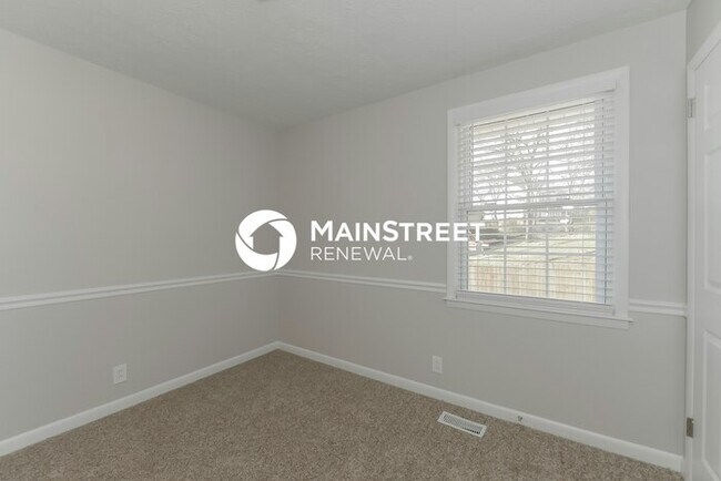 Building Photo - 4 Bedroom Pet-Friendly Home in Hendersonville, TN with Main Street Renewal