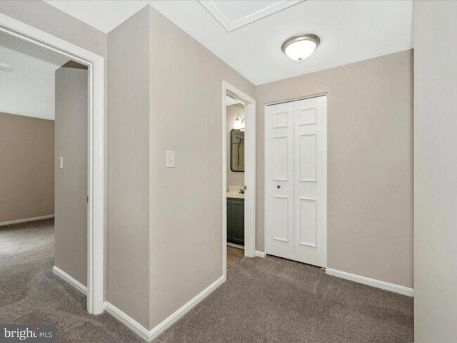 Building Photo - 112 Bracken Ct
