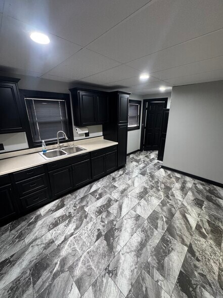 Building Photo - 1548 Island Ave