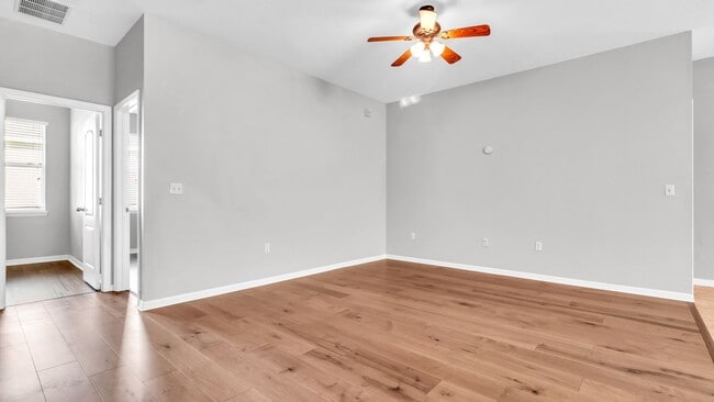 Building Photo - Beautiful 3BD/2BTH Home in Colony Lakes!