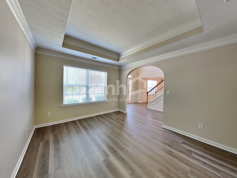 Building Photo - 332 Sunderland Way