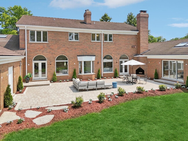 Building Photo - 2430 Dorina Dr
