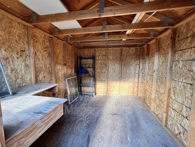 Building Photo - 1312 NE Tucson Way