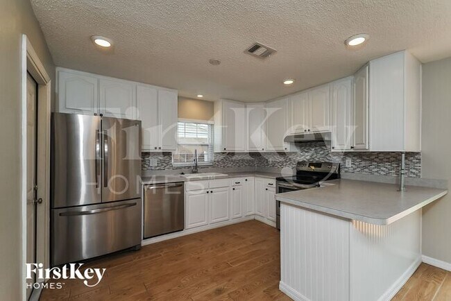 Building Photo - 6229 Florida Cir N