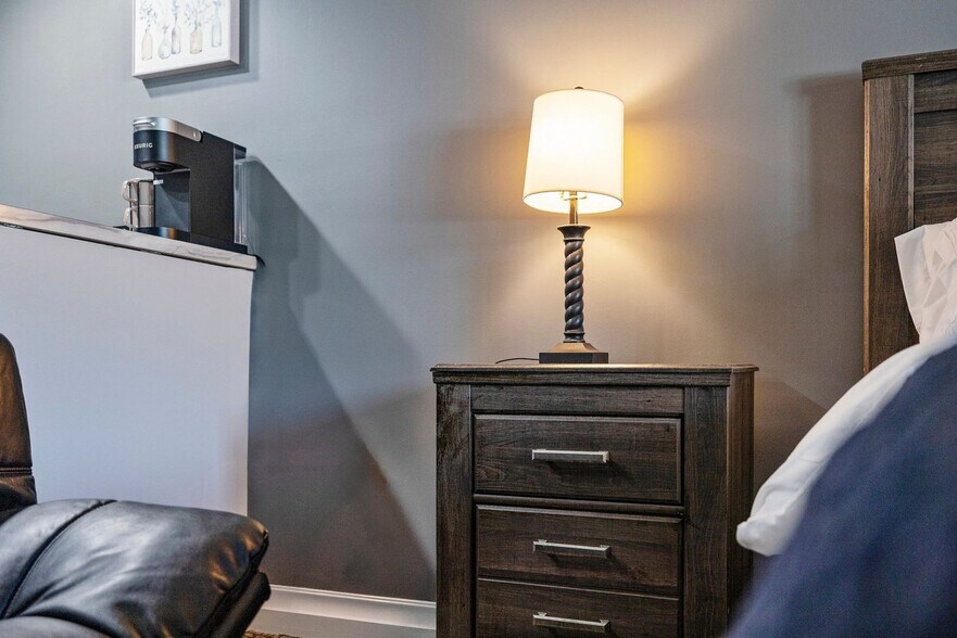 Building Photo - 30 U.S. 9W-SI ID1466834P