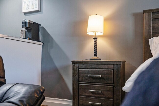 Building Photo - 30 U.S. 9W-SI ID1466834P