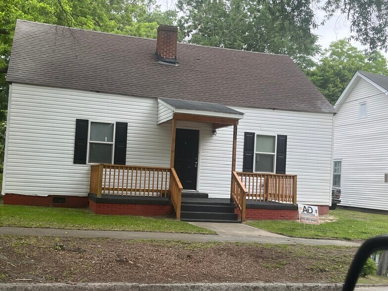 Front of House - 405 Maplewood Ave NE