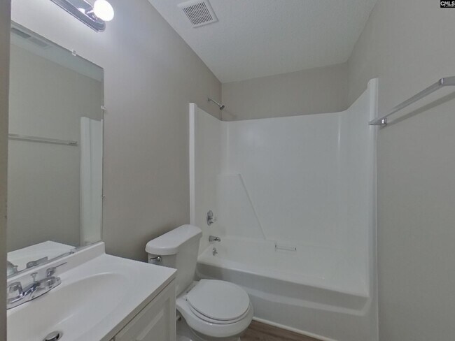 Building Photo - 208 Dutch Dr