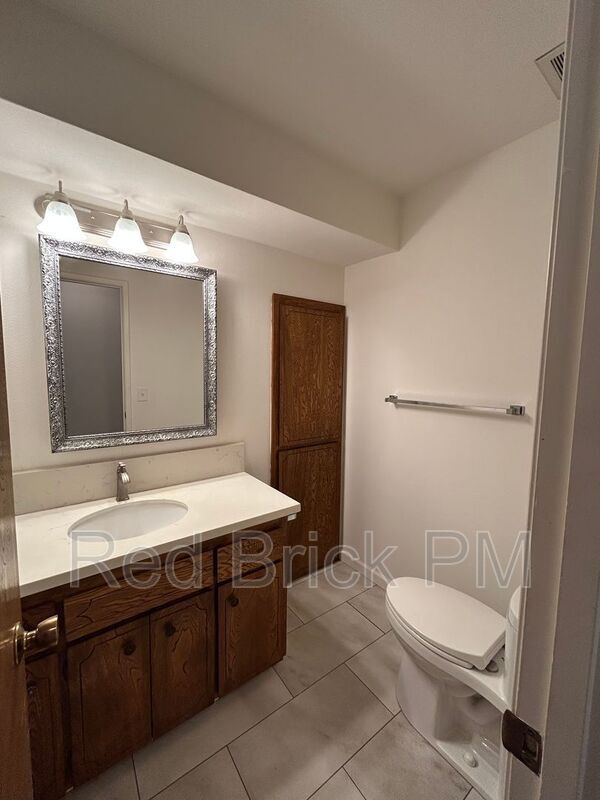 Building Photo - 3355 San Fernando Ct