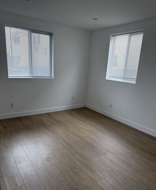 Building Photo - 227 N Park View St