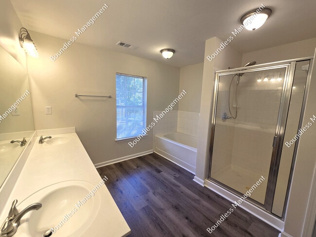 Building Photo - 250 Amal Dr SW