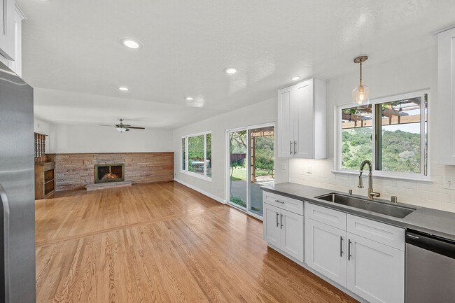 Building Photo - One level home Crockett, magnificent VIEWS