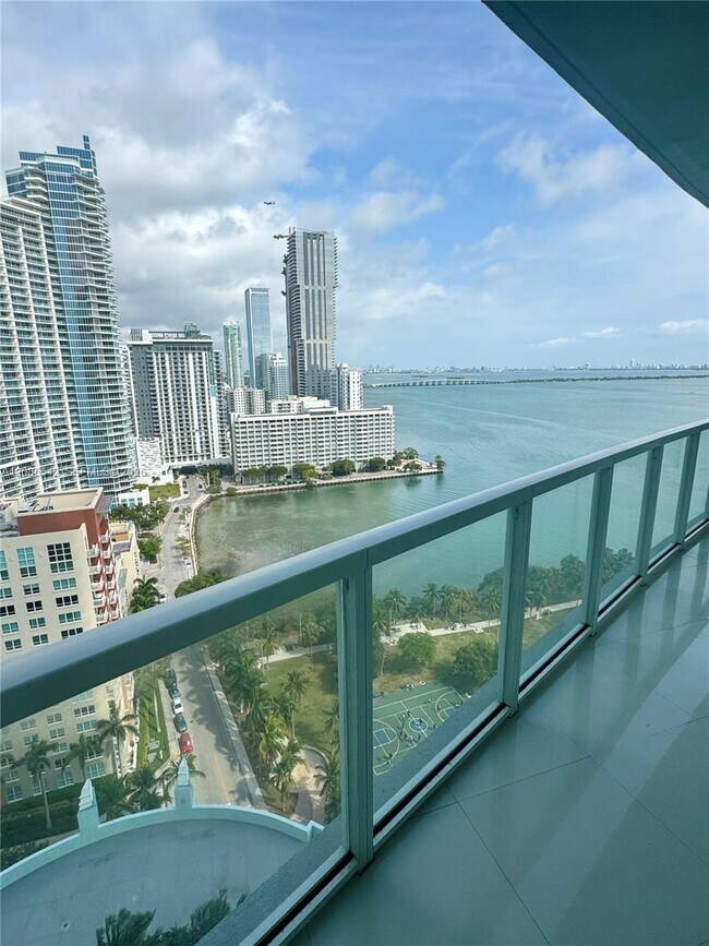 Building Photo - 1900 N Bayshore Dr