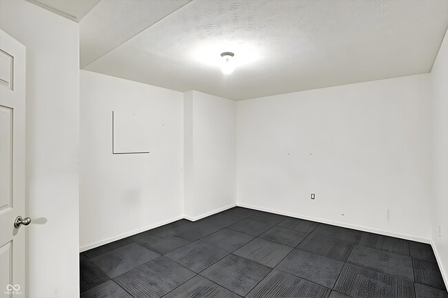 Building Photo - 2161 Silver Rose Dr