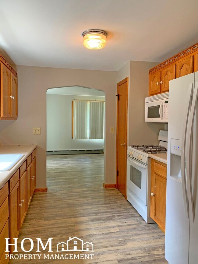Building Photo - 4br/2ba Country House Available 7/1