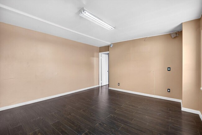 Building Photo - 2245 E Fayette St