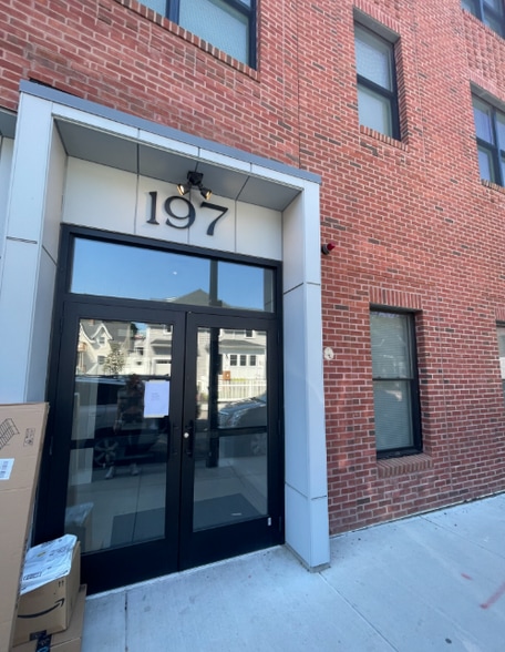 Building Photo - 131 Green St