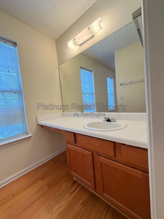 Building Photo - 6533 Meadow Rue Dr