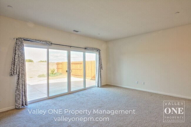 Building Photo - 4 bedroom, 2 bath, pet-friendly NEWER HOME with Solar